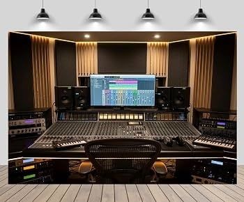 Tonstudio mit großem Mischpult, Monitoren und zentralem Bildschirm